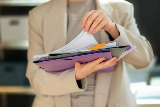 Profesjonalne niszczenie dokumentów - jakie metody zastosować, by zminimalizować ryzyko wycieku danych?